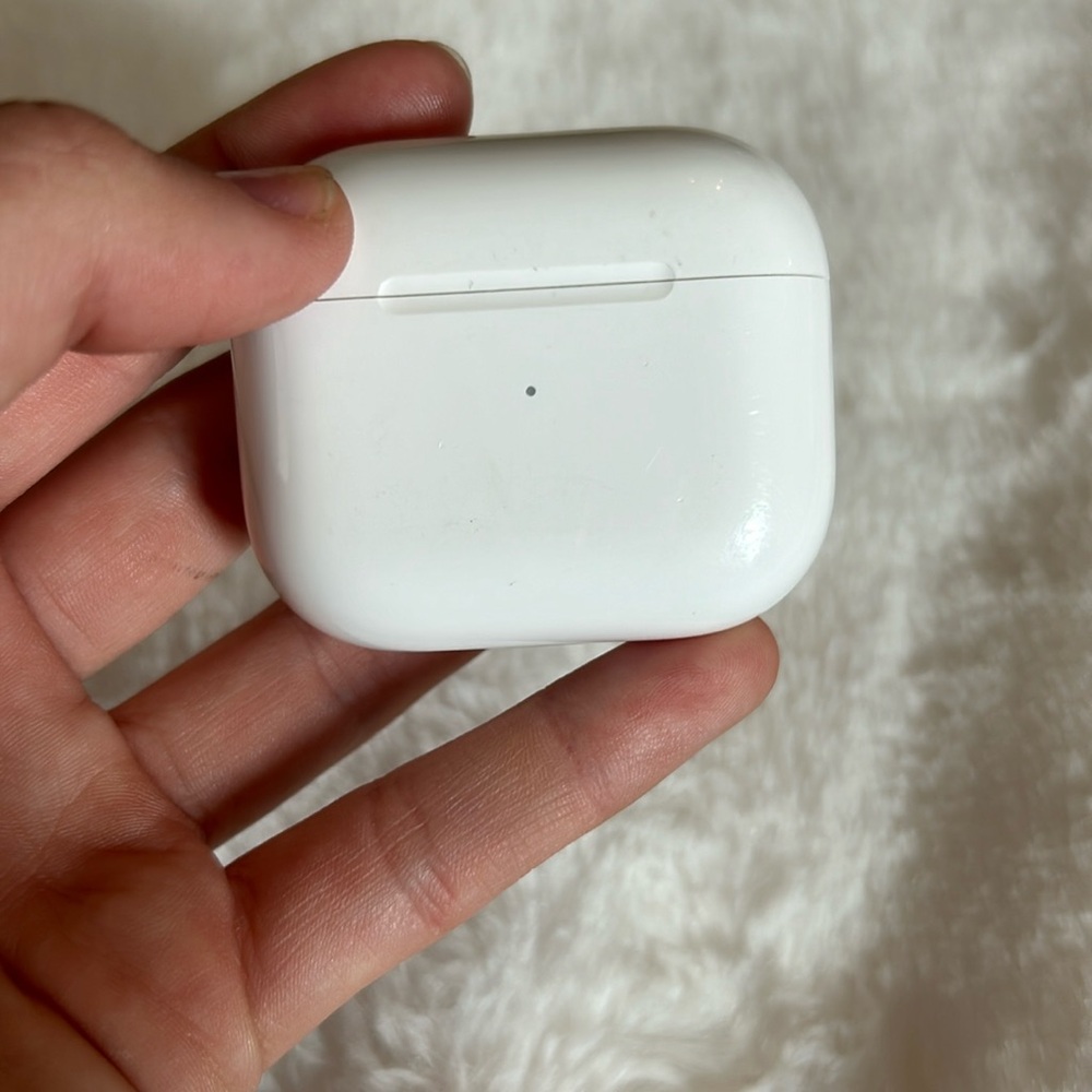 Apple airpods case selling because I lost the AirPods